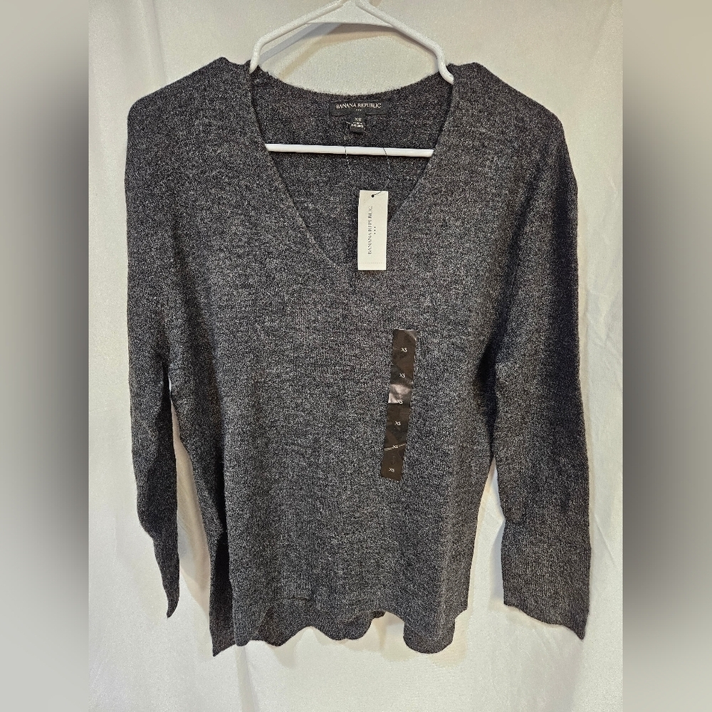 NWT Women's Banana Republic Factory Classic Essential Gray Sweater XS 488330
